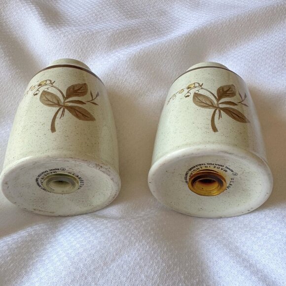 Vintage Royal Doulton Lambethware Salt and Pepper Shakers, 1977 Stoneware - Picture 3 of 5